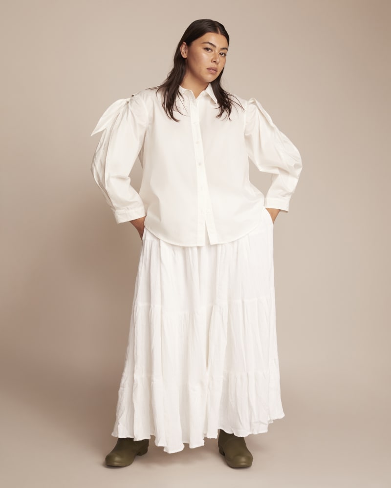 Front of a model wearing a size 2X Kinsley Top in White by Tanya Taylor. | dia_product_style_image_id:230748